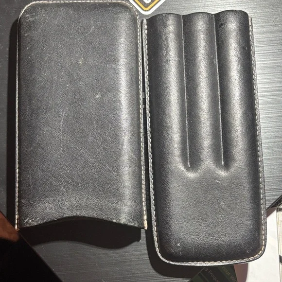 Authentic Coach Leather Cigar Case – Black – Holds 3 Cigars – Travel Humidor - Picture 5 of 6